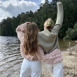 ✨from your poshin’ sisters✨